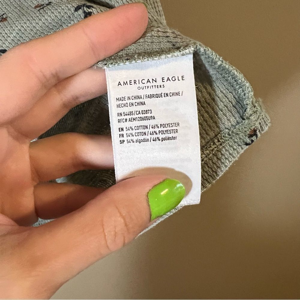 ✨ American Eagle Women’s Light Green Floral V Neck Top Small - Picture 5 of 8